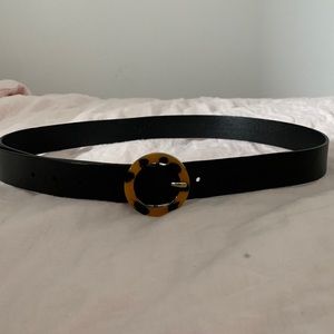 Halogen round tortoise buckle leather belt